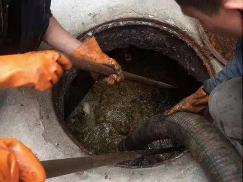 湘桥清理化粪池时如何避免沼气的危害?